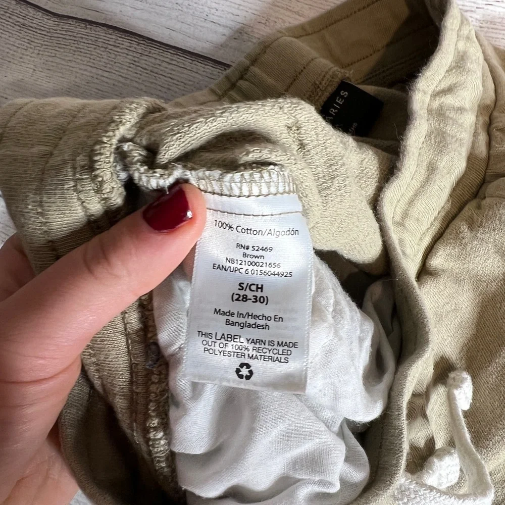 Beige khaki color boyfriend Bermuda comfortable shorts w pockets